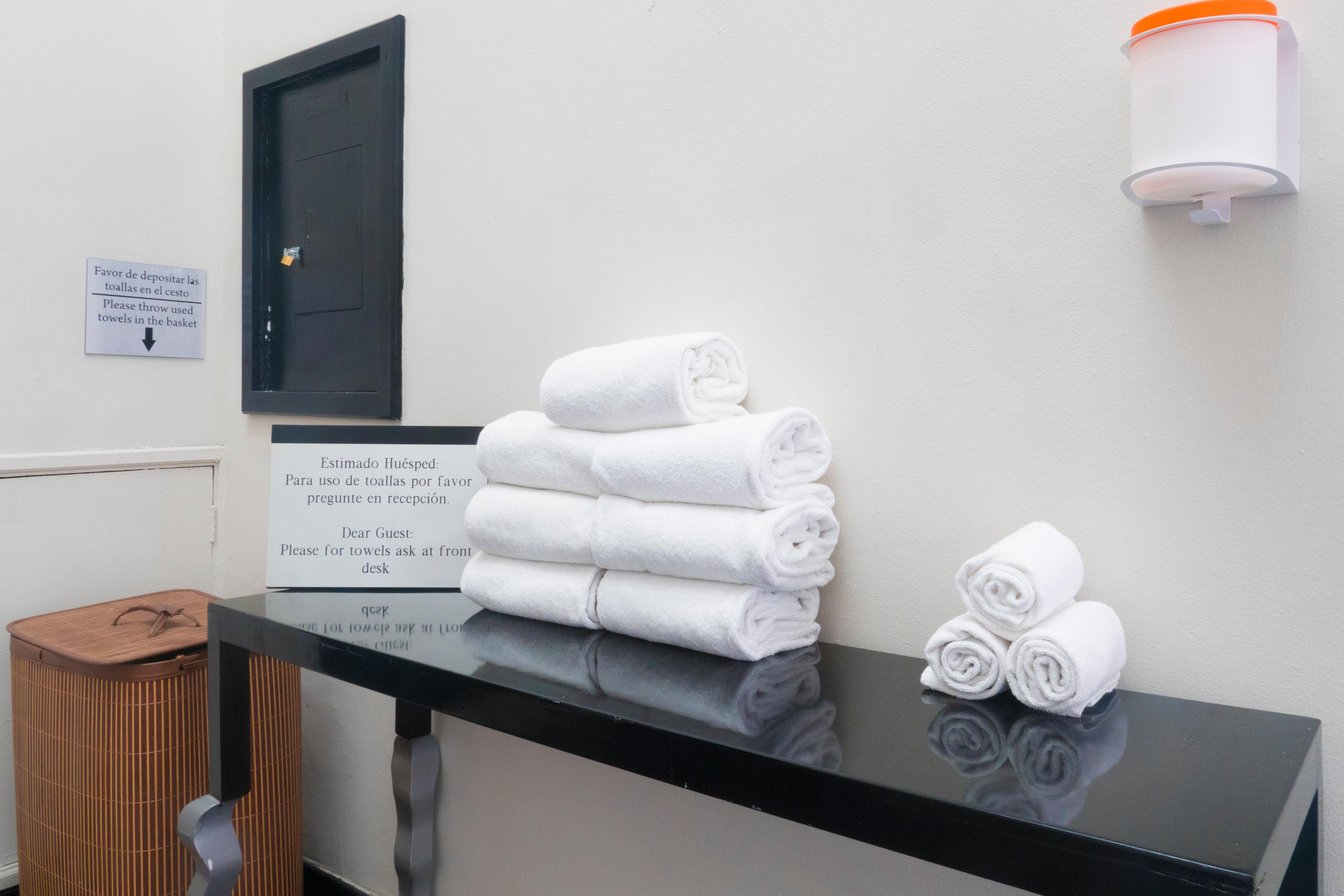 Holiday Inn Monterrey-Parque Fundidora By Ihg Exterior foto Clean towels in a hotel room
