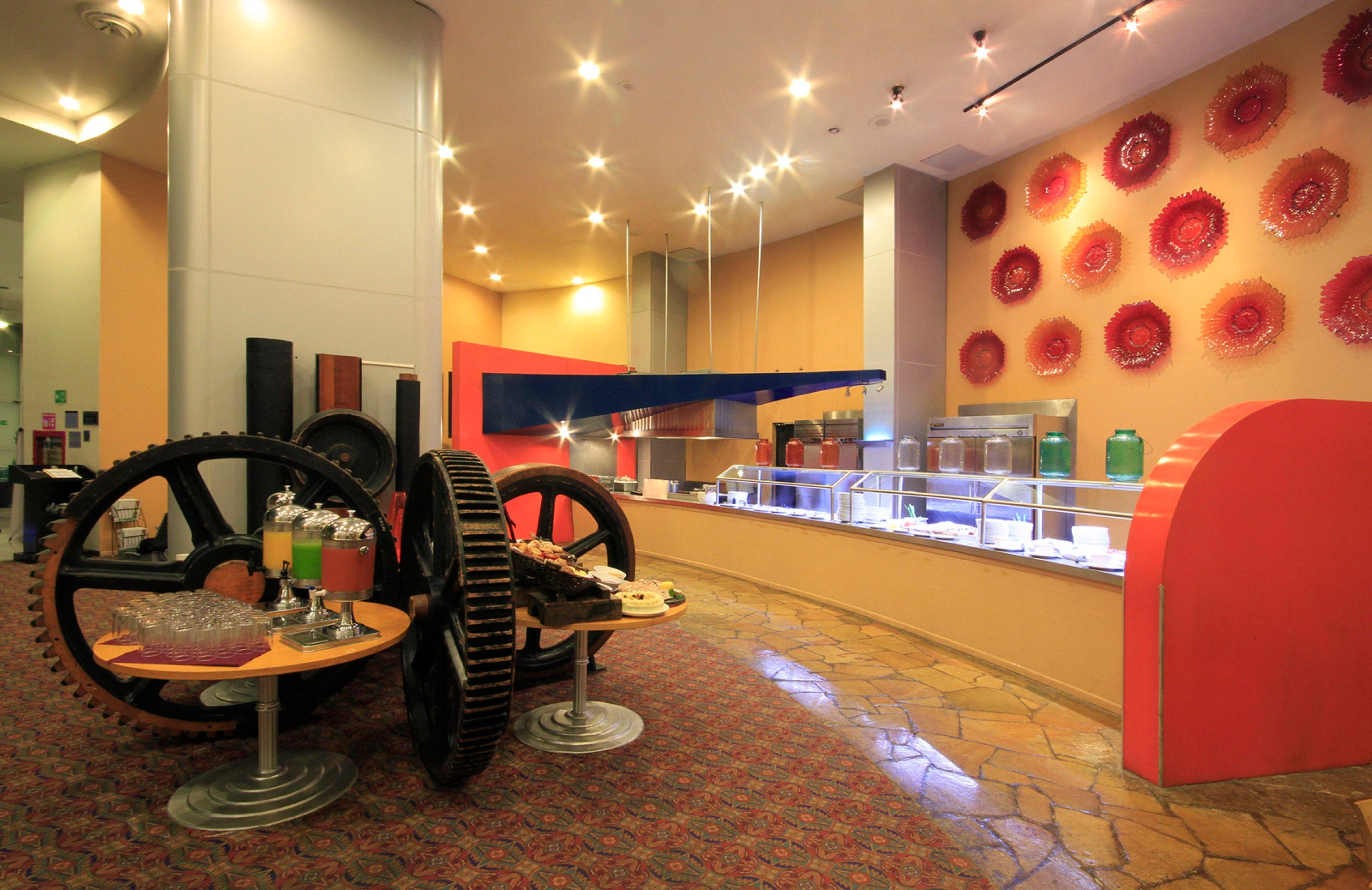 Holiday Inn Monterrey-Parque Fundidora By Ihg Exterior foto The interior of the restaurant