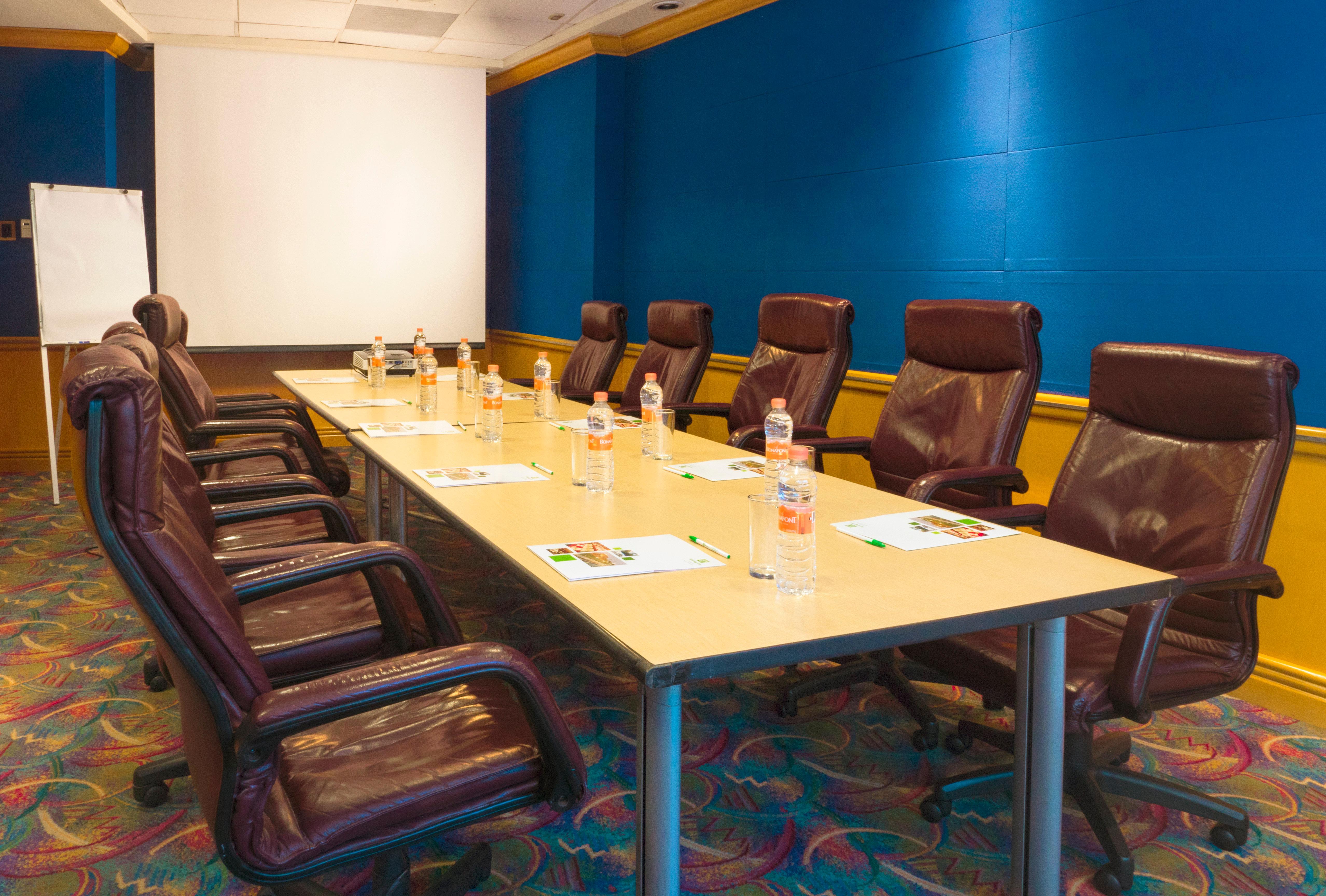 Holiday Inn Monterrey-Parque Fundidora By Ihg Exterior foto A boardroom at the National Space Centre