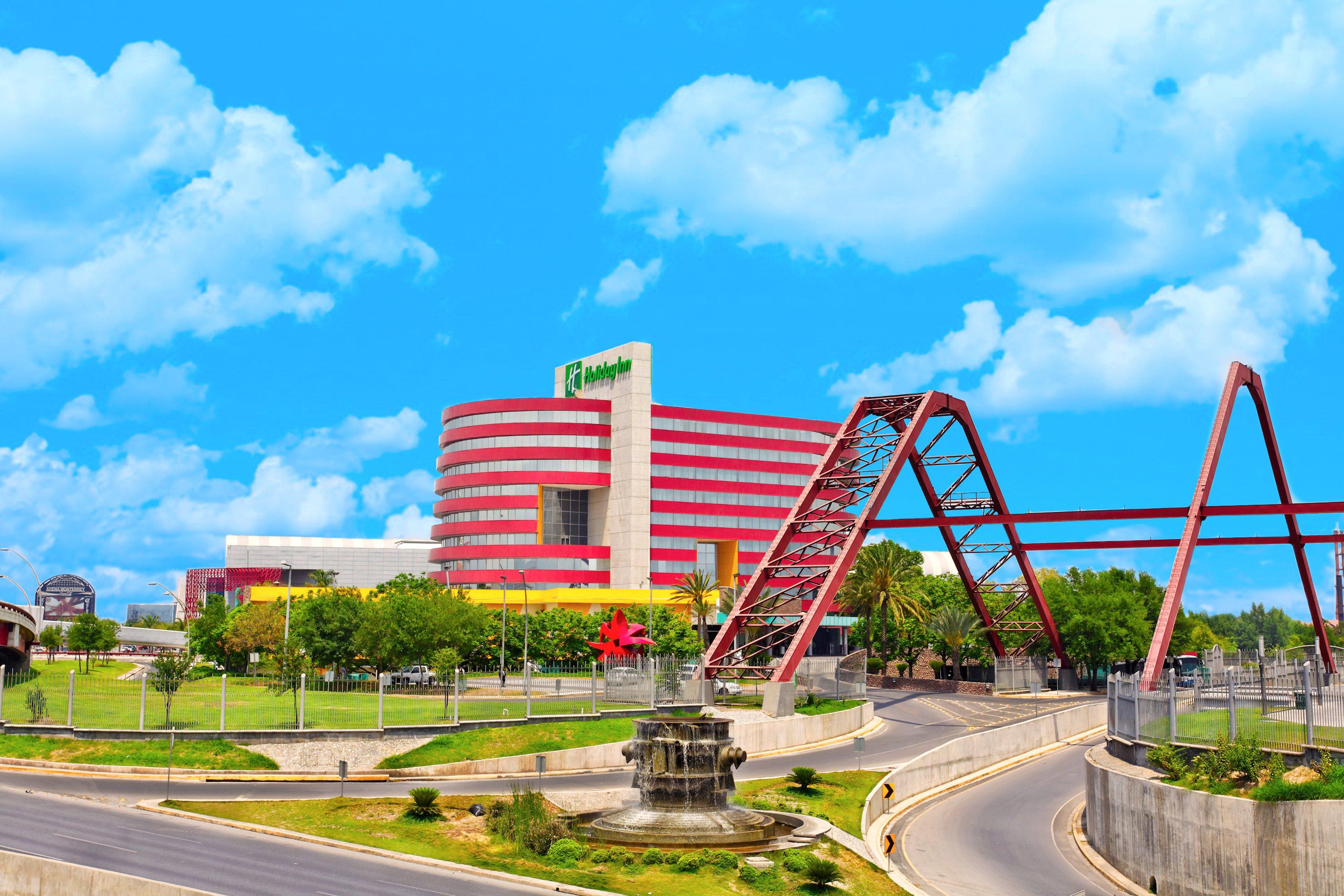 Holiday Inn Monterrey-Parque Fundidora By Ihg Exterior foto La Plaza Mall